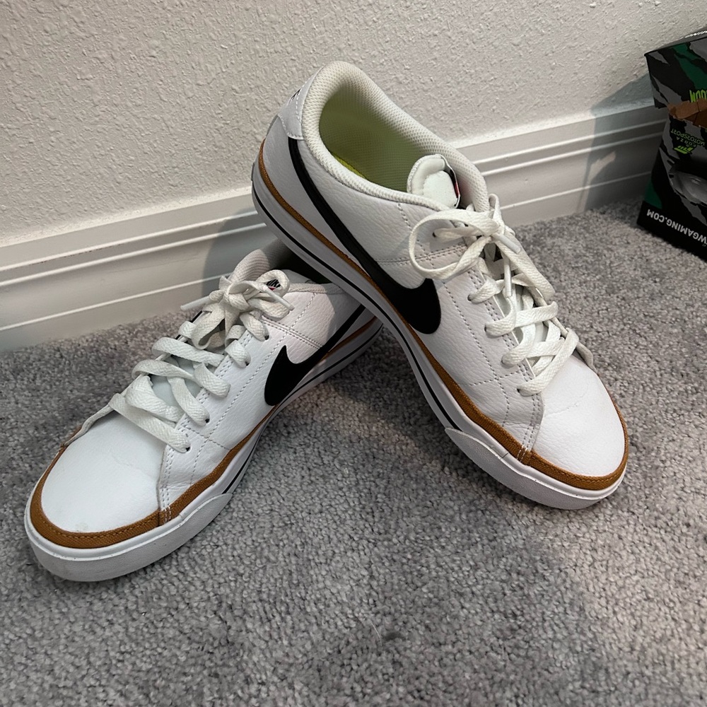 Nike Court Legacy